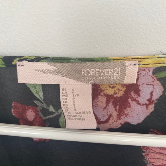 Forever 21 Floral Cropped Blouse - Picture 2 of 9